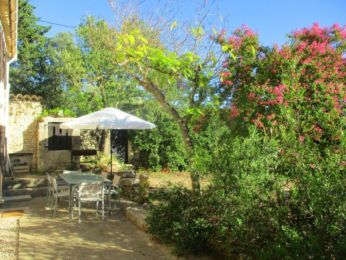 Le Mas Des Lilas Uzès Εξωτερικό φωτογραφία